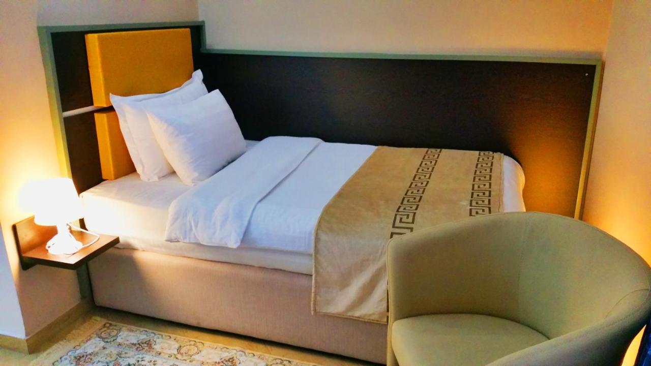 Capital Tirana Hotel Bruci ภายนอก รูปภาพ