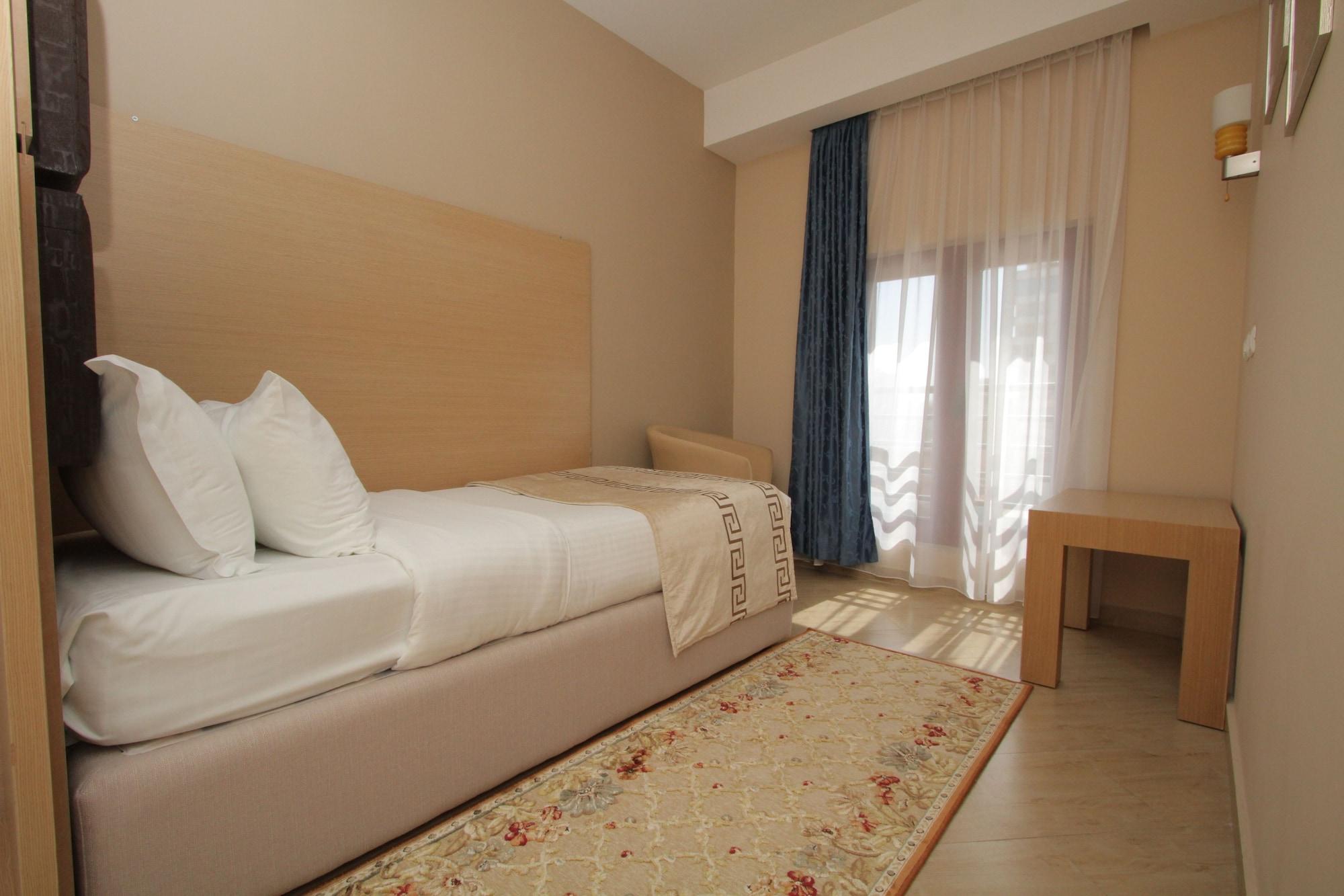 Capital Tirana Hotel Bruci ภายนอก รูปภาพ