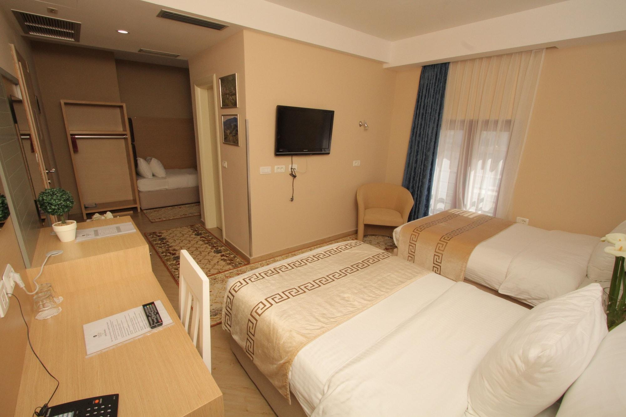 Capital Tirana Hotel Bruci ภายนอก รูปภาพ