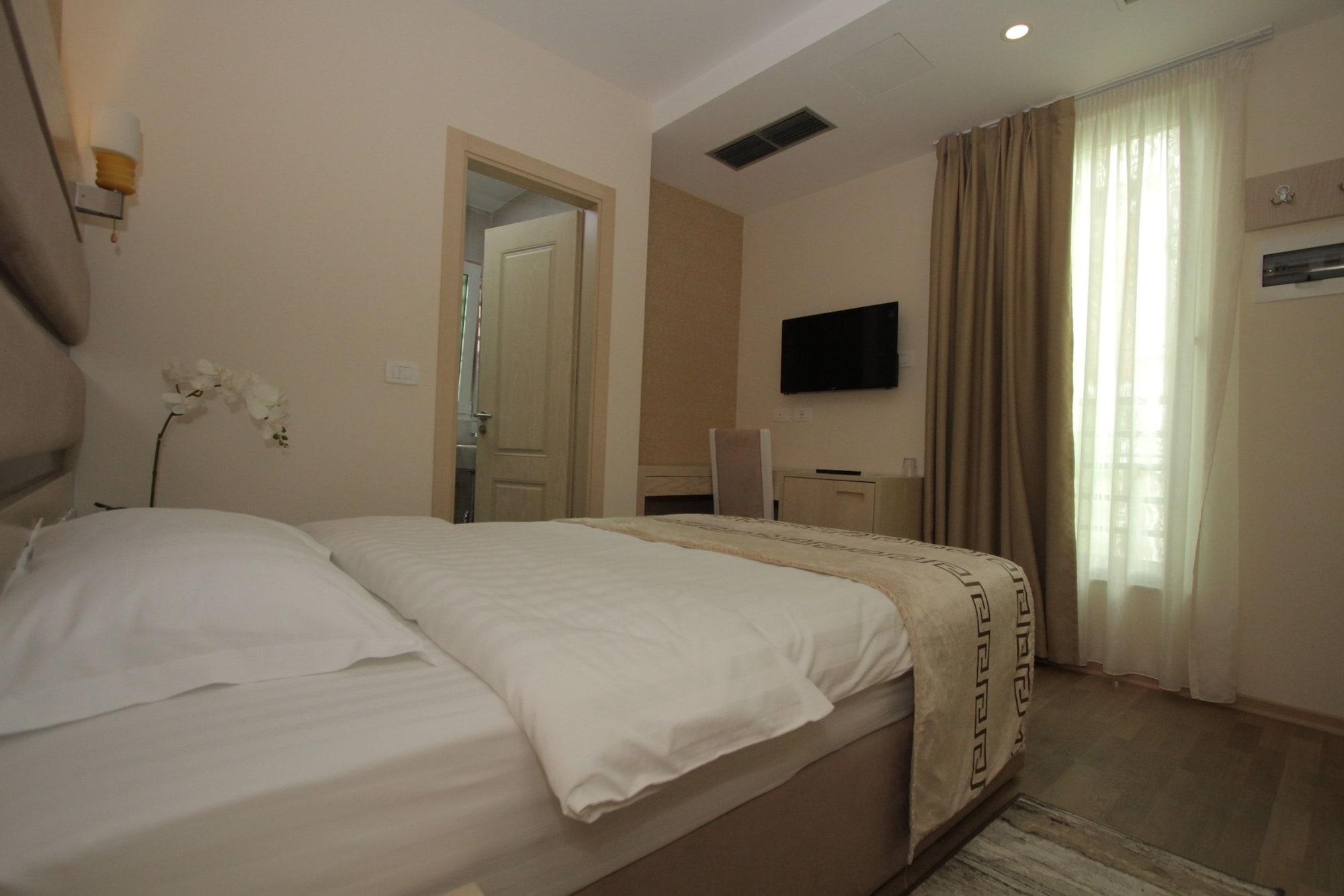 Capital Tirana Hotel Bruci ภายนอก รูปภาพ