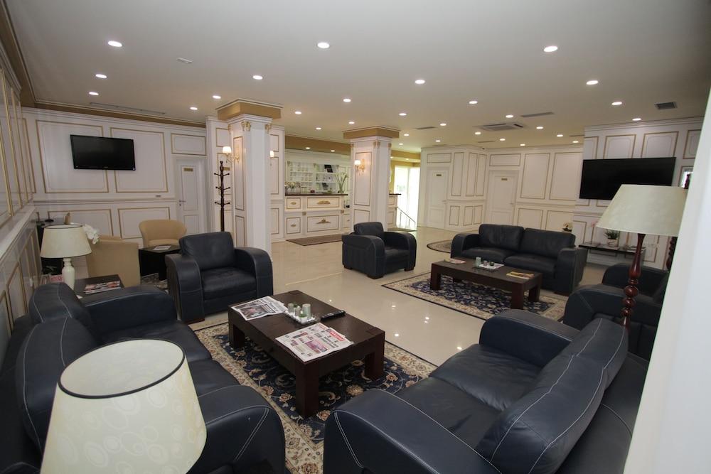Capital Tirana Hotel Bruci ภายนอก รูปภาพ
