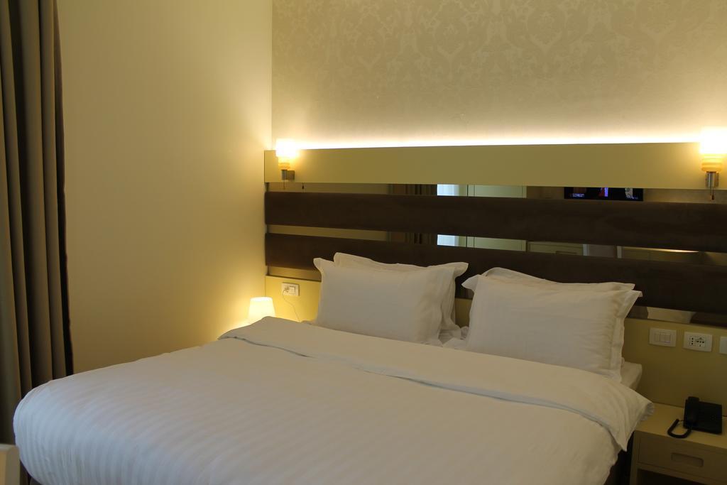 Capital Tirana Hotel Bruci ภายนอก รูปภาพ