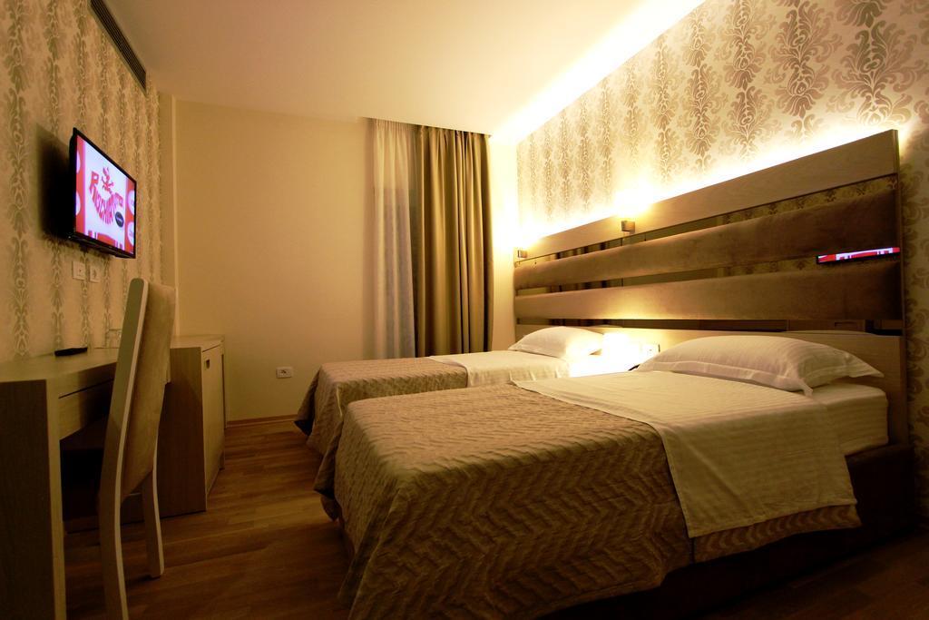 Capital Tirana Hotel Bruci ภายนอก รูปภาพ