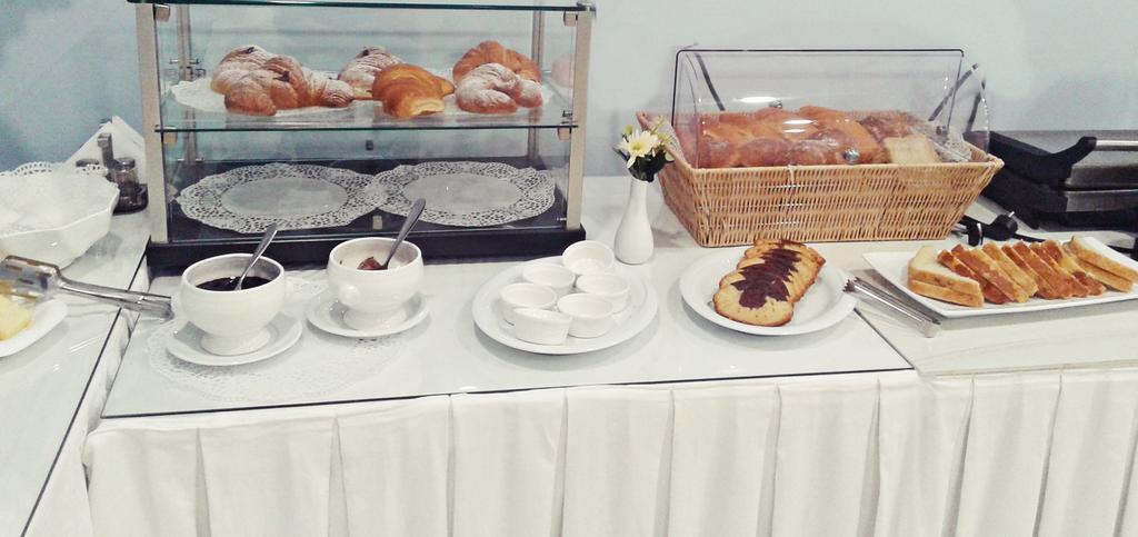 Capital Tirana Hotel Bruci ภายนอก รูปภาพ
