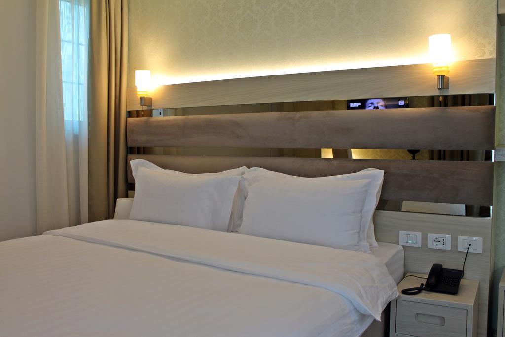 Capital Tirana Hotel Bruci ภายนอก รูปภาพ