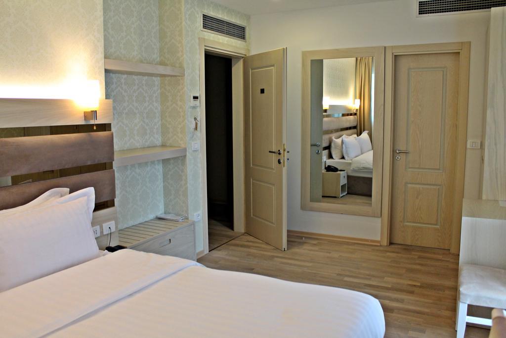 Capital Tirana Hotel Bruci ภายนอก รูปภาพ