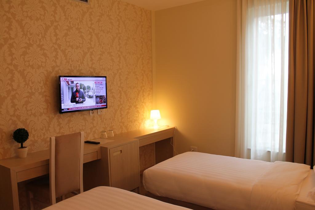 Capital Tirana Hotel Bruci ภายนอก รูปภาพ