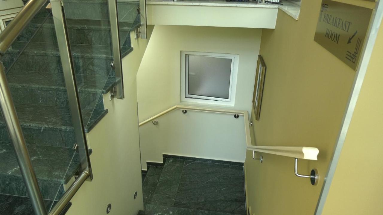 Capital Tirana Hotel Bruci ภายนอก รูปภาพ